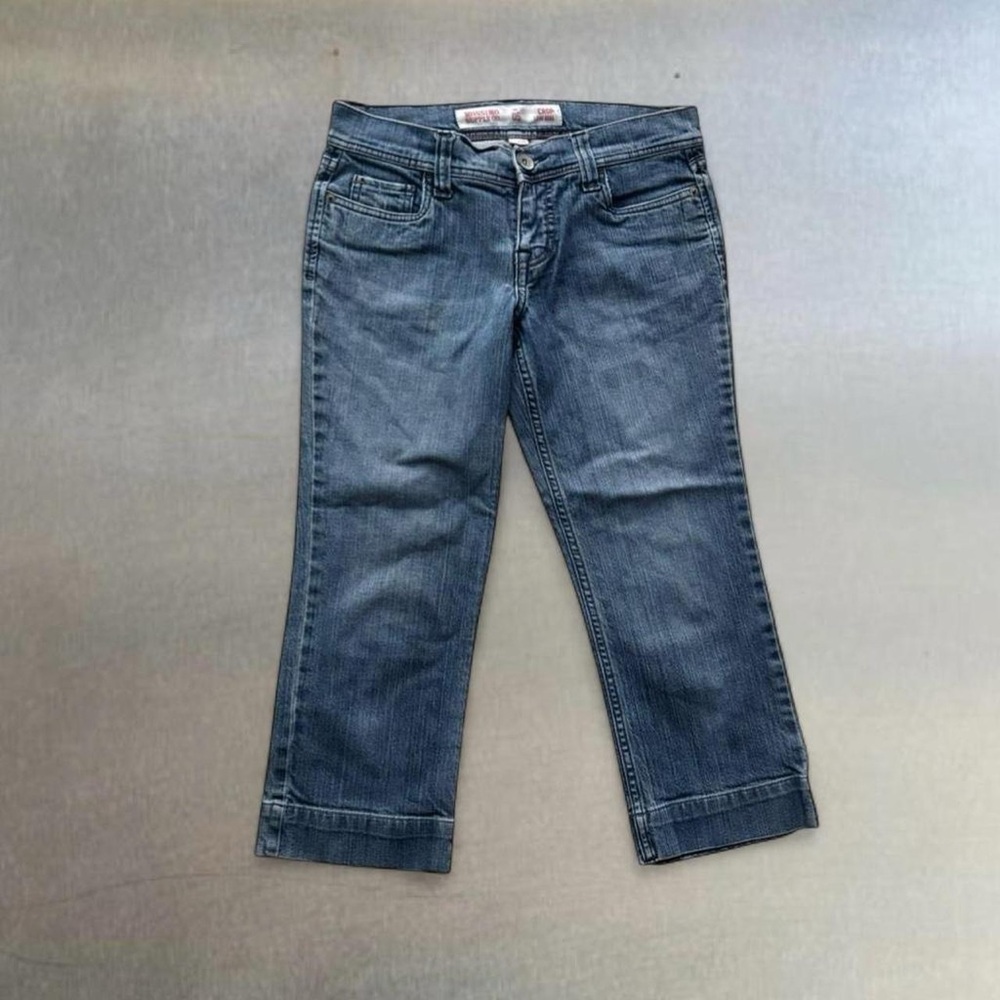 Size 5 low rise Mossimo Supply Co. Mid Wash Cropped Jeans